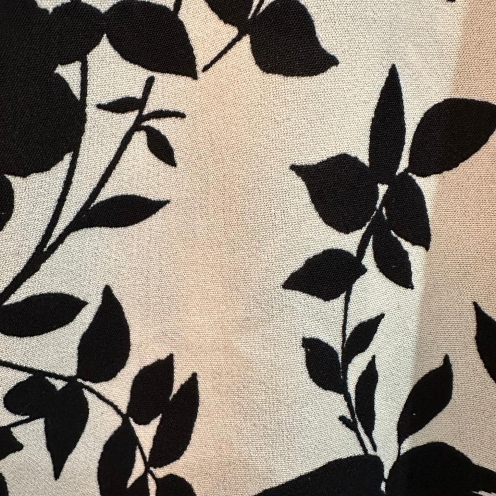 Blouse Women's Black & Cream Floral Tie-Neck Blouse - Picture 4 of 4
